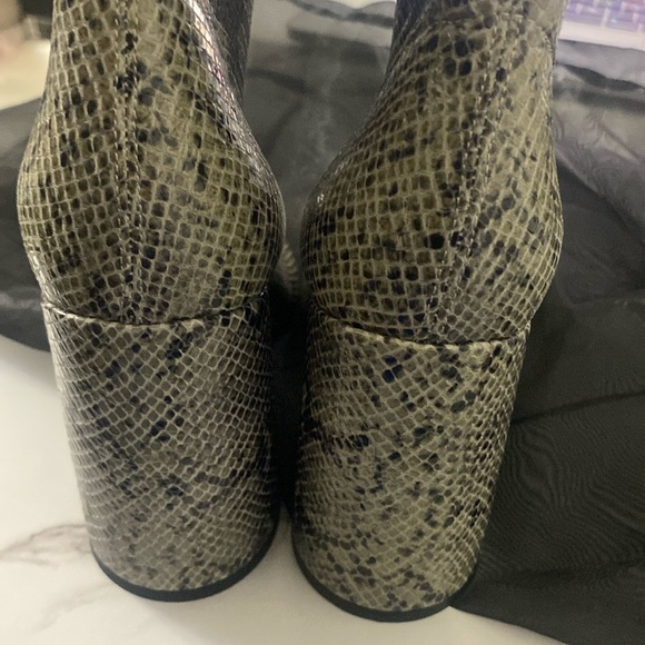 Armani genuine leather, ankle boots, brand new, NO BOX, size 38 (8=US) $275 - Picture 7 of 17